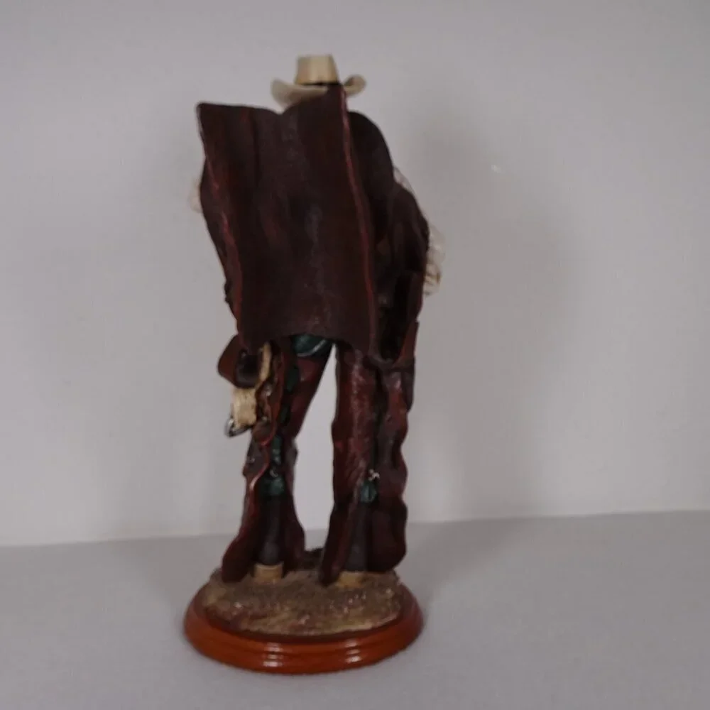 Vanmark cowboy holding